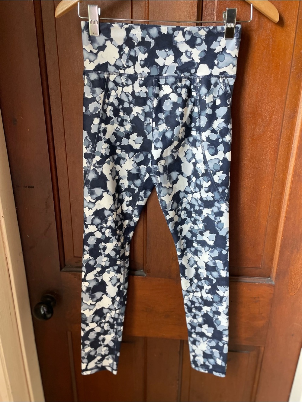 Old Navy active girls extra large 14-16 white / blue athletic leggings